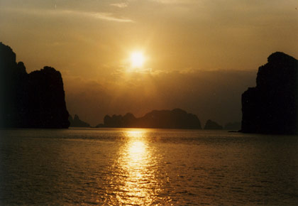 Halong-sunset.jpg